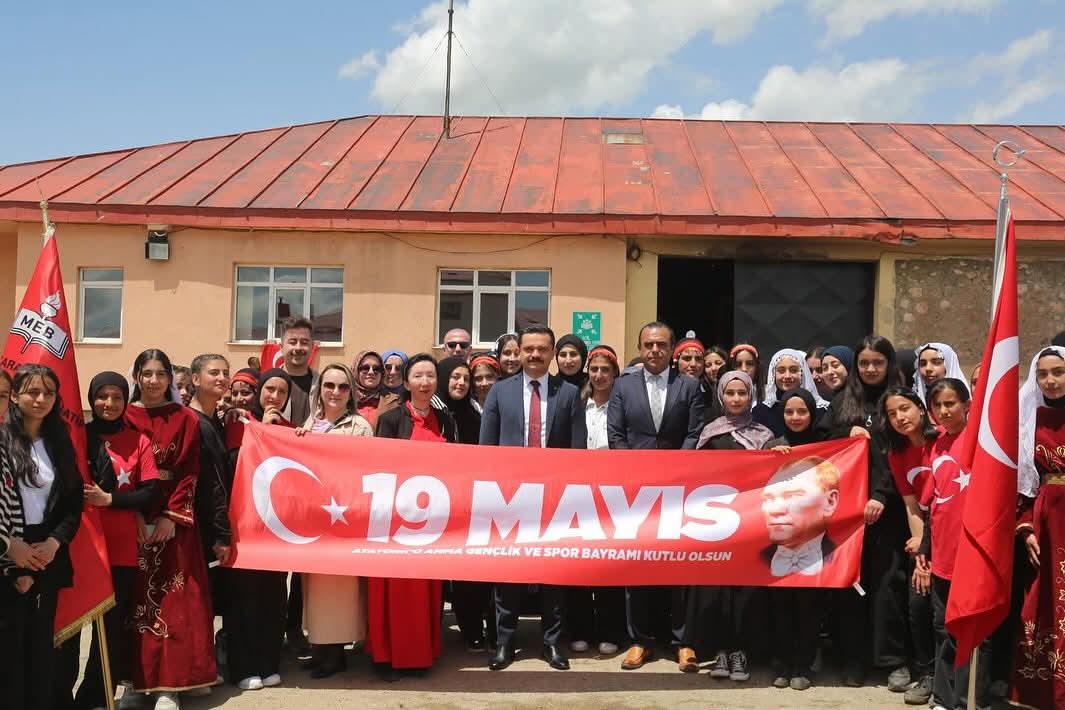 19 Mayıs Atatürk'ü Anma Gençlik ve Spor Bayramı'nın 106. Yıl Dönümü İlçemizde Büyük Bir Coşkuyla Kutlandı.